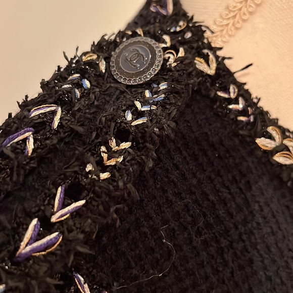 CHANEL Tweed JACKET SIZE 42 Navy with Silver Gold Blue thread - Picture 4 of 9